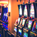 Slot machines: una storia che mixa tecnologia, intrattenimento e cultura popolare